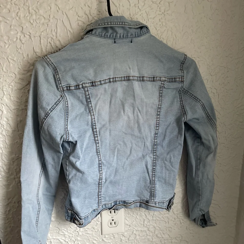 Forever 21 Jean jacket - Picture 3 of 3